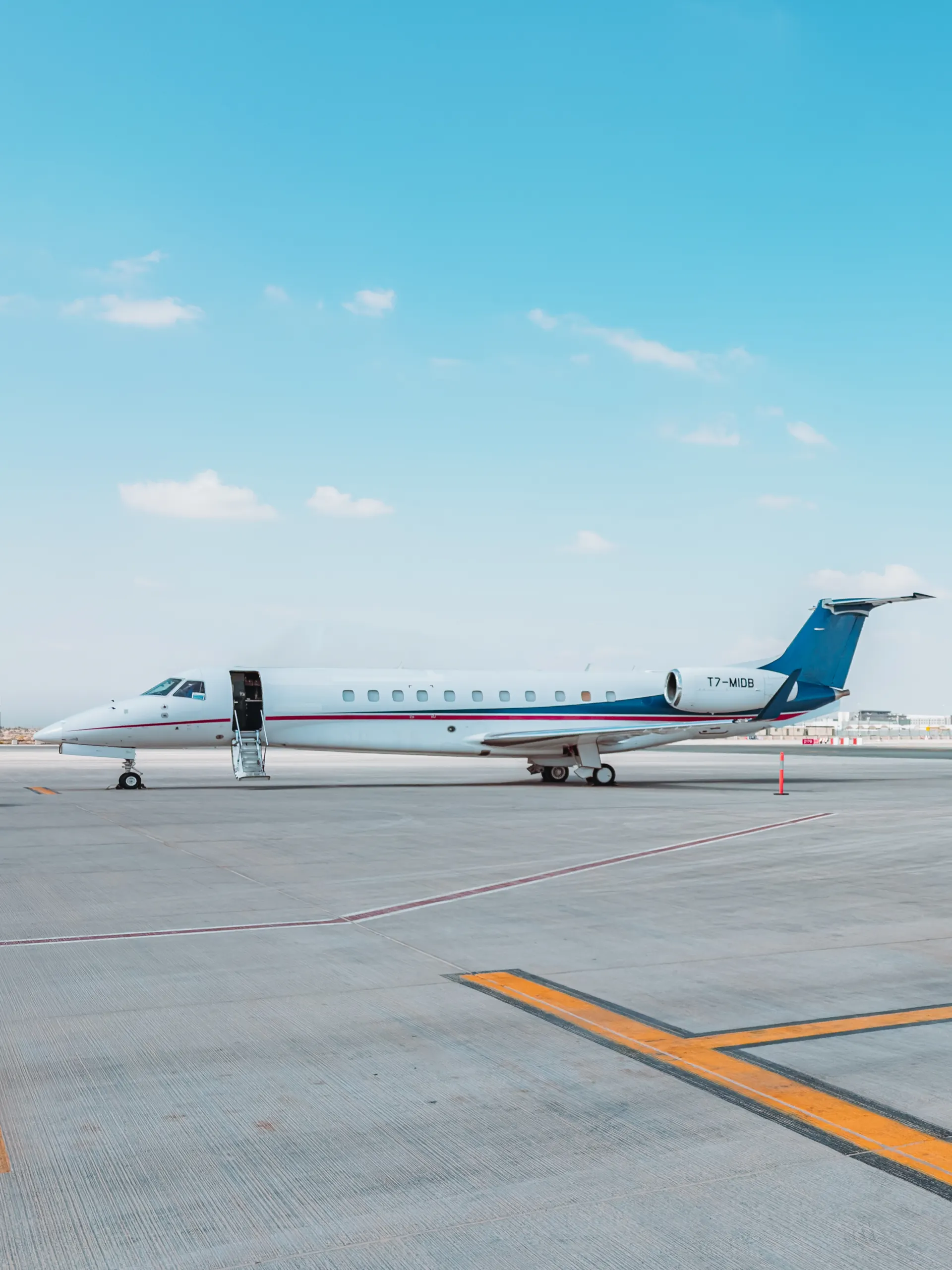 Embraer Legacy 650 — view 1 of 3